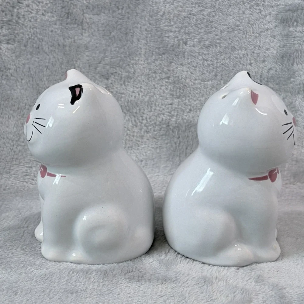 Vintage Ceramic Cat Salt & Pepper Shakers Pink Bow Kitty‎ Kitsch Kitchen Decor